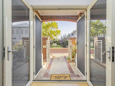 4 Akrasion Green, Victoria Park WA 6100