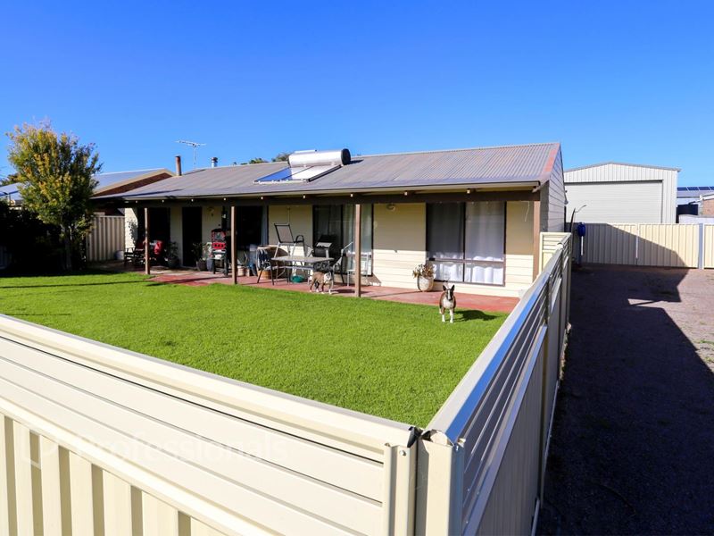 9 Maple Street, Castletown