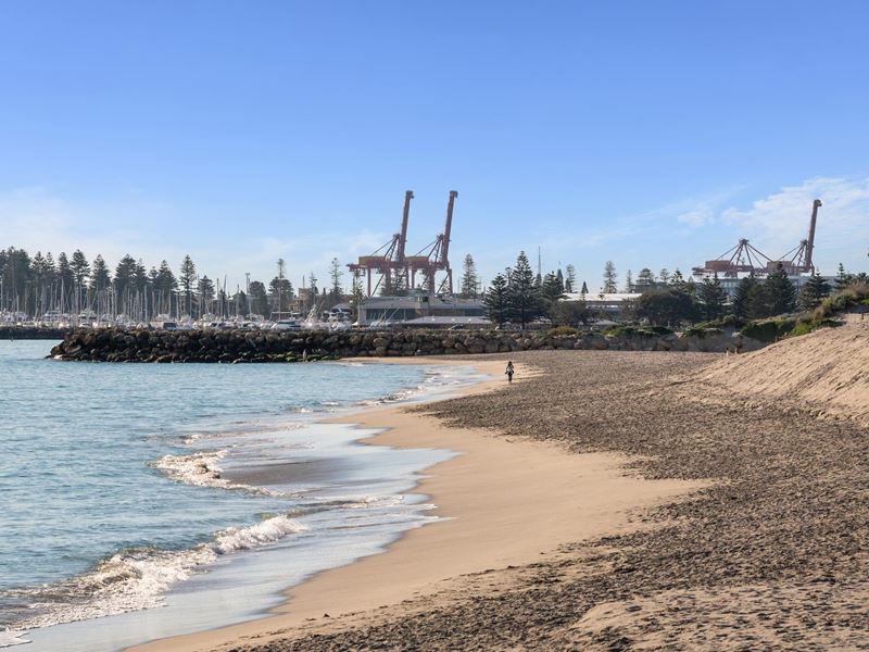 11 Bernier Rise, North Coogee WA 6163