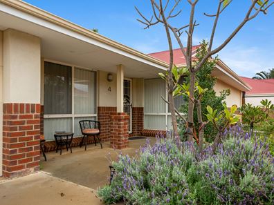4/26 Crowtherton Street, Bluff Point WA 6530