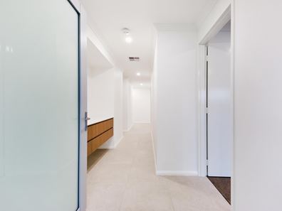 15B Tonbridge Way, Morley WA 6062