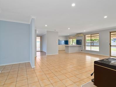 40 Dartford Crescent, Marangaroo WA 6064