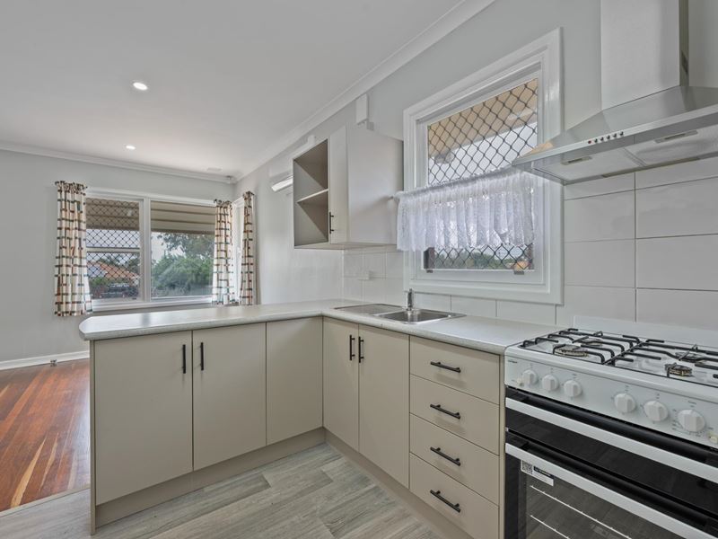 10 Felicia Street, Rangeway WA 6530