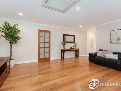 8 Dorrigo Way, South Lake WA 6164