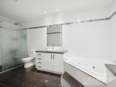 5 Tectona Way, Halls Head WA 6210
