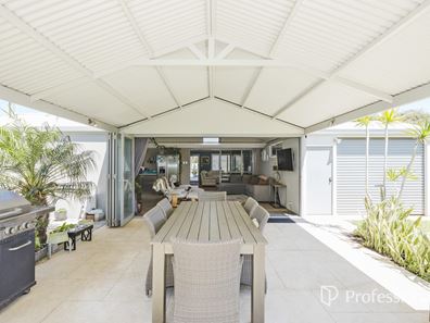 12 Blaxland Avenue, Two Rocks WA 6037