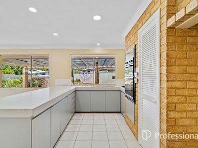 16 Pyrmont Place, Greenmount WA 6056