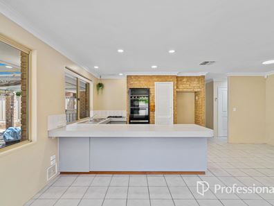 16 Pyrmont Place, Greenmount WA 6056