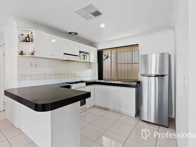 14 Harcourt Place, Bellevue WA 6056