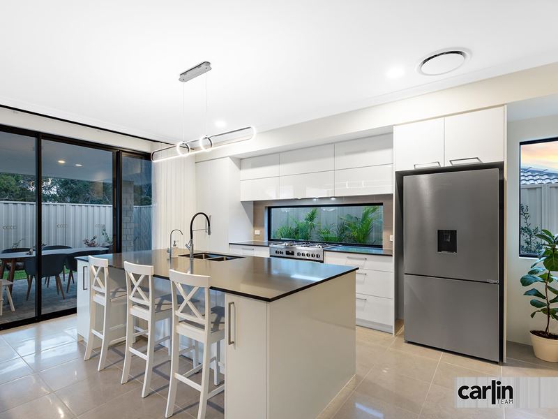 16 Waratah Way, Wandi