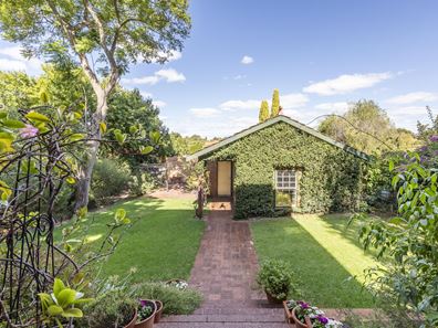 15 Robin Street, Menora WA 6050