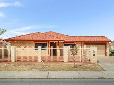 34 Strawberry Drive, Seville Grove WA 6112