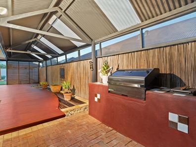 12 Ambleside Parade, Waikiki WA 6169