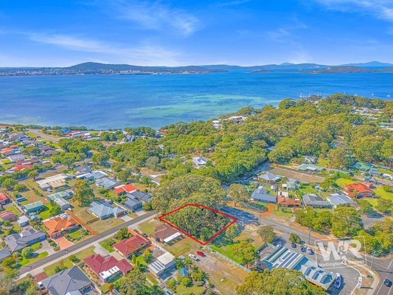 202 Bay View Drive, Little Grove WA 6330