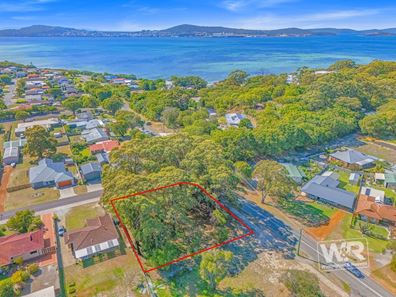 202 Bay View Drive, Little Grove WA 6330