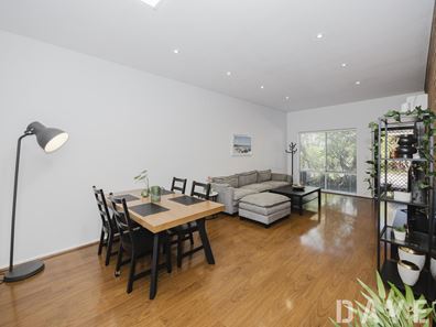 2/10 Dover Road, Scarborough WA 6019