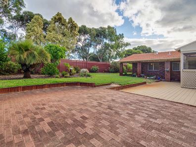 30 Dutton Crescent, Hamersley WA 6022