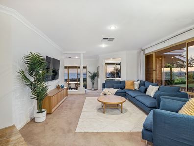 27 Kinsale Drive, Mindarie WA 6030