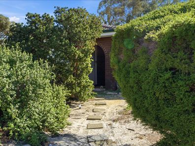 34 Redtingle Road, Camillo WA 6111