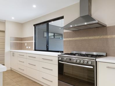 12 Yirrawari Street, Baynton WA 6714