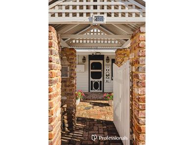 48 Lyndhurst Road, Kalamunda WA 6076