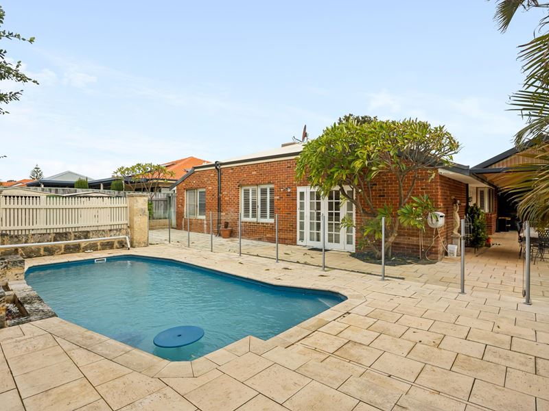 11 Quincy Loop, Iluka WA 6028