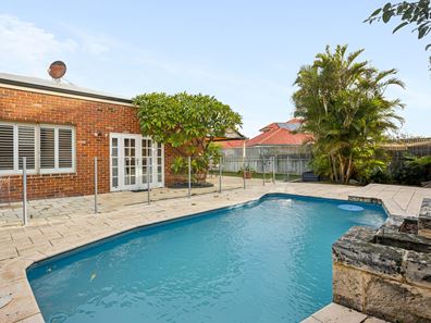 11 Quincy Loop, Iluka WA 6028