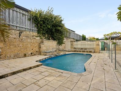 11 Quincy Loop, Iluka WA 6028