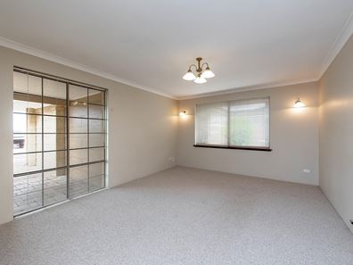 35 The Crest, Woodvale WA 6026