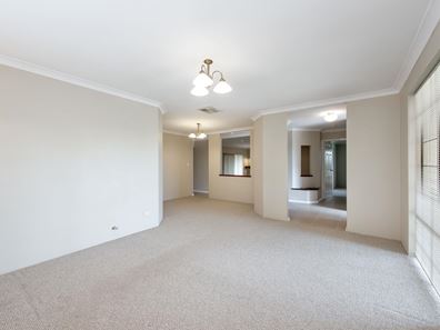35 The Crest, Woodvale WA 6026