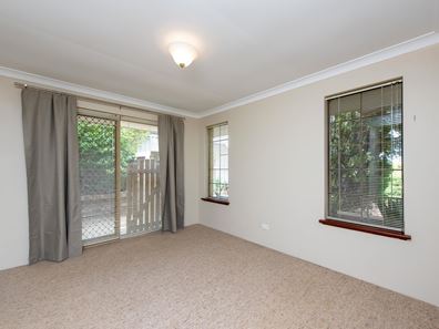 35 The Crest, Woodvale WA 6026