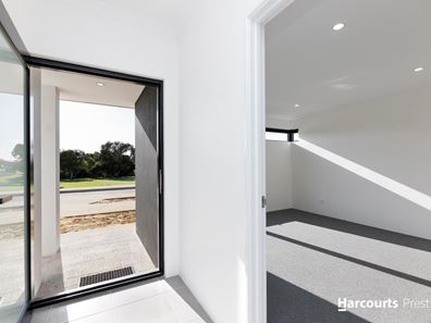 2B Middle Parkway, Canning Vale WA 6155