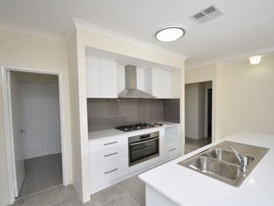 11 Serventy Crescent, Hammond Park WA 6164