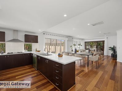 15 Aurora Drive, Atwell WA 6164