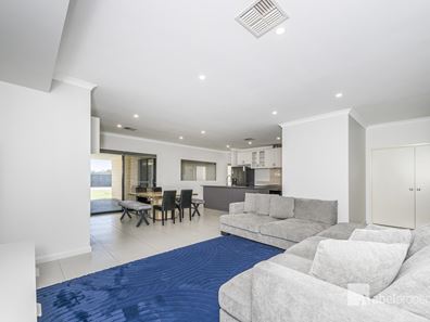 4 Leader Pass, Ellenbrook WA 6069