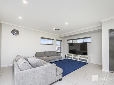 4 Leader Pass, Ellenbrook WA 6069