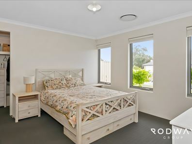 8 Kendale Way, Meadow Springs WA 6210