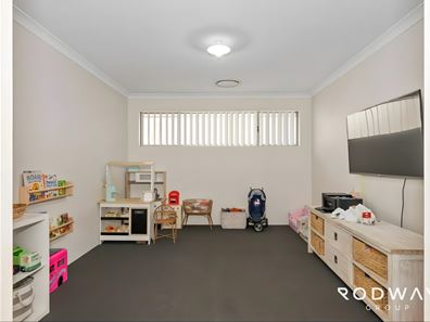 8 Kendale Way, Meadow Springs WA 6210