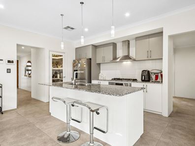 8 Ogilvie Way, Harrisdale WA 6112