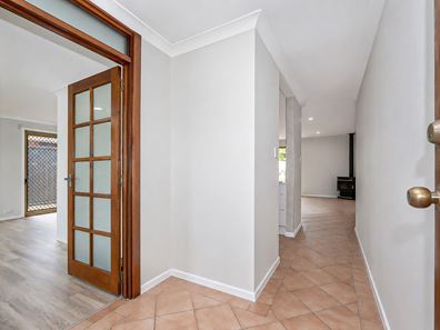 25 Clarke Street, East Cannington WA 6107