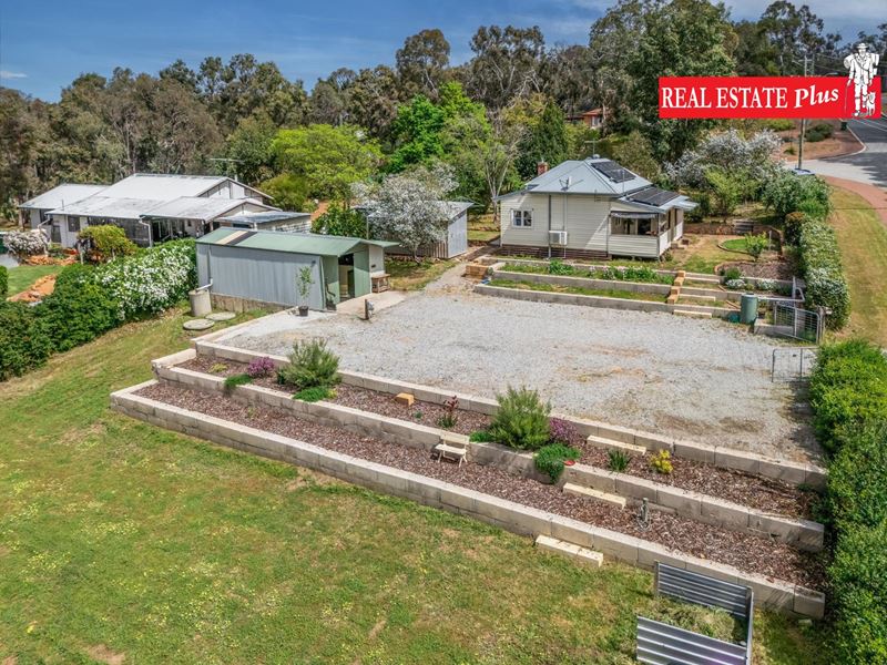 11 Wade Street, Wooroloo WA 6558