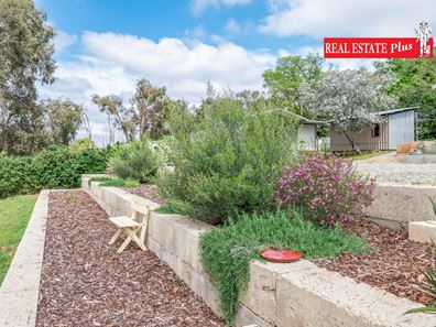 11 Wade Street, Wooroloo WA 6558