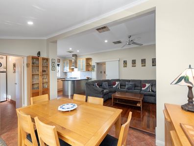 8 Isabella Crescent, Manning WA 6152