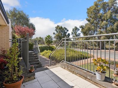 27 Redstone Trail, Ellenbrook WA 6069