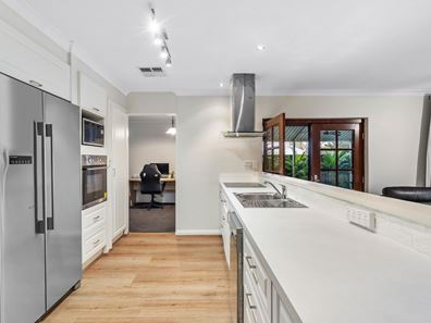 84 June Road, Safety Bay WA 6169