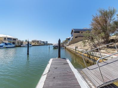 18 Sandpiper Island Retreat, Wannanup WA 6210