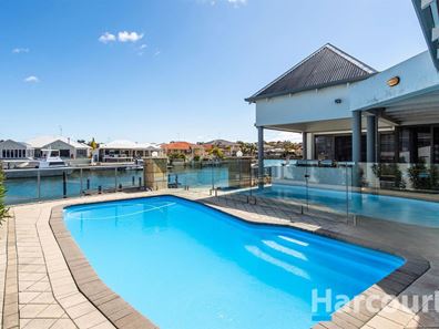 7 Leighton Road East, Halls Head WA 6210