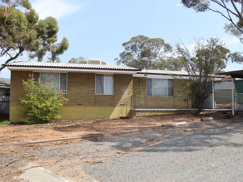 8 Canteen Crt, Kambalda East