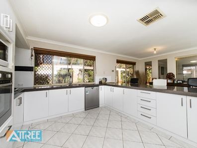 31 Lydiard Retreat, Canning Vale WA 6155