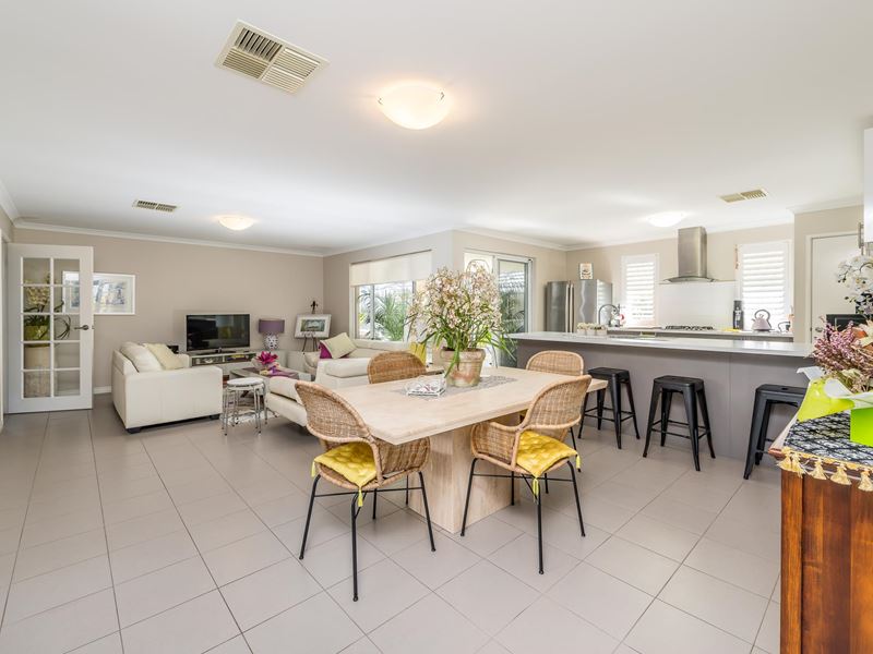 6 Nomad Drive, Clarkson
